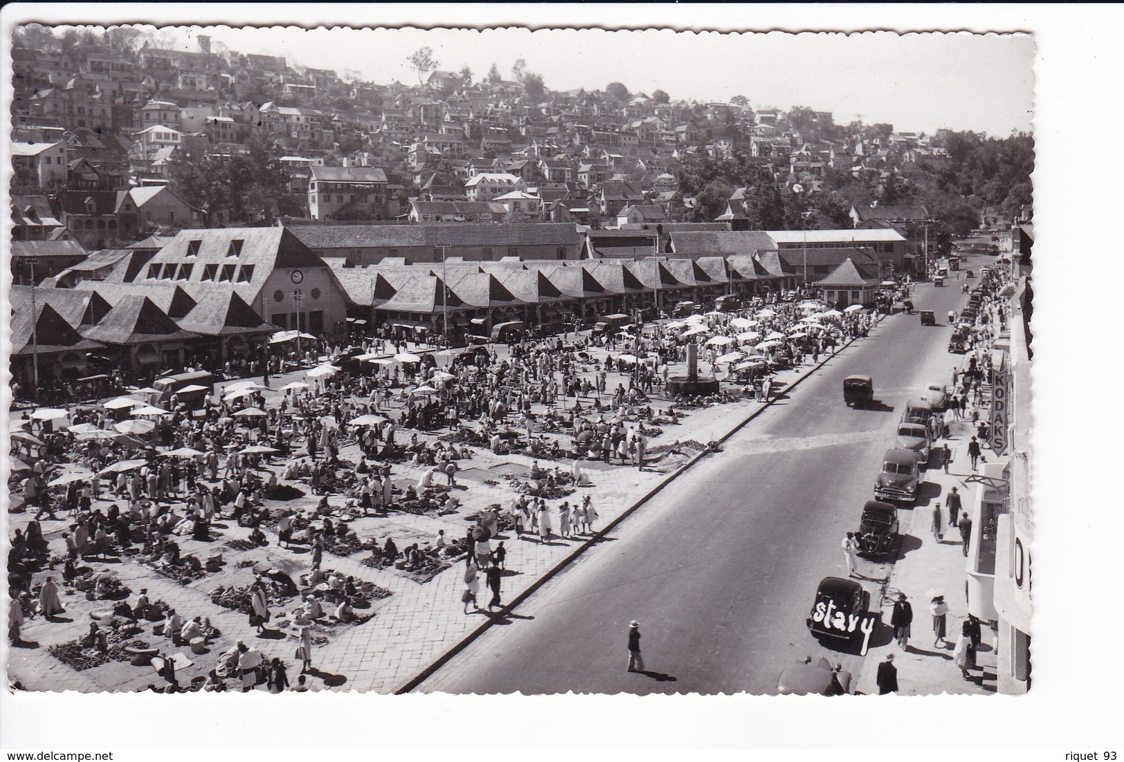 TANANARIVE - Place D'Analakely Et Colline De Fara-Vohitra (timbres Postes) - Madagascar