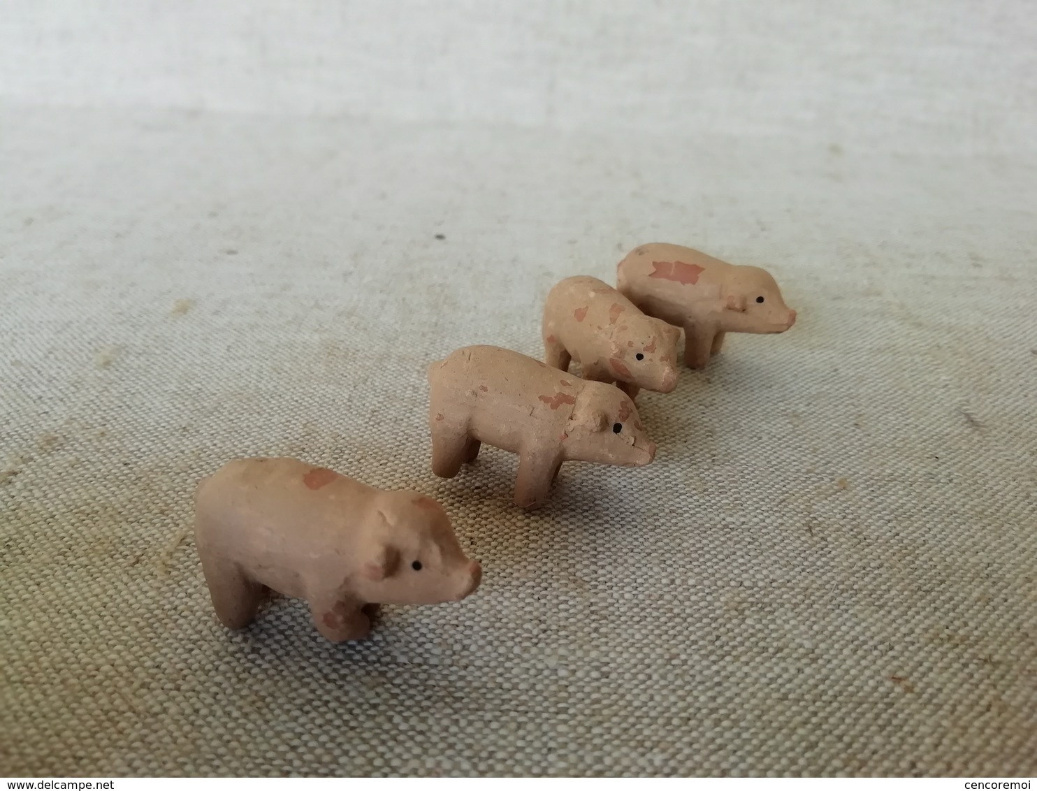 lot de petits animaux anciens en terre cuite, cochons, miniatures, jouets de la ferme