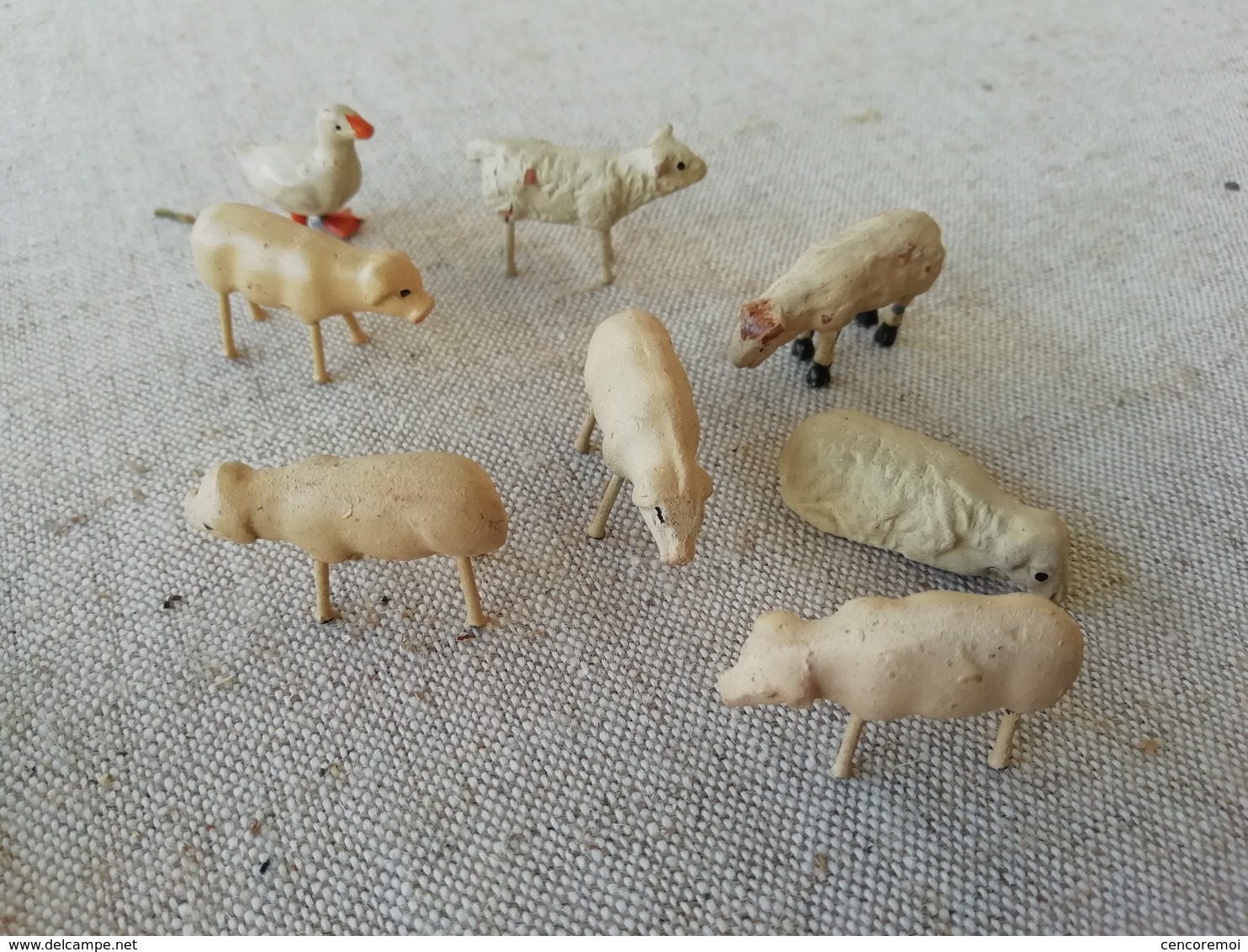 Lot De Petits Animaux Anciens En Terre Cuite, Cochons, Brebis, Oie Miniatures, Jouets De La Ferme - Populaire Kunst