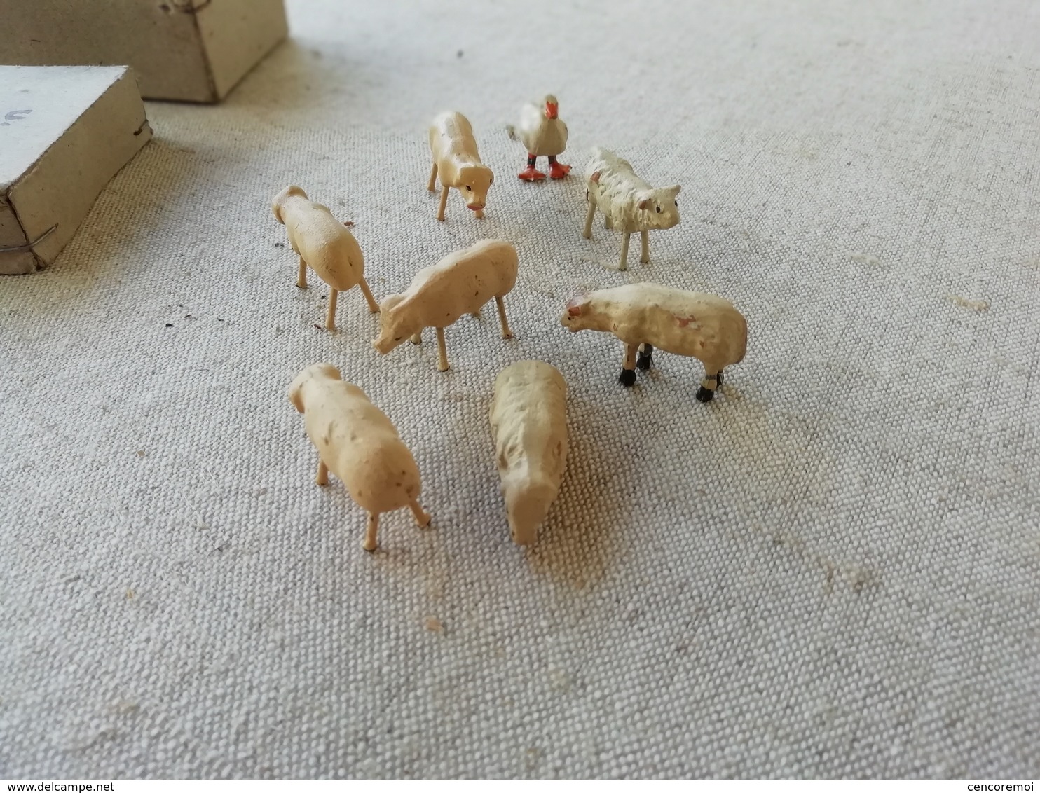 Lot De Petits Animaux Anciens En Terre Cuite, Cochons, Brebis, Oie Miniatures, Jouets De La Ferme - Populaire Kunst