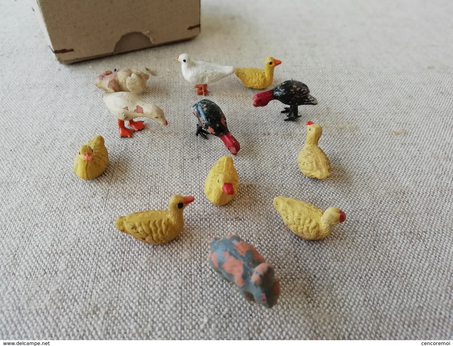 Lot De Petits Animaux Anciens En Terre Cuite, Canards, Oie, Pigeon Miniatures, Jouets De La Ferme - Populaire Kunst