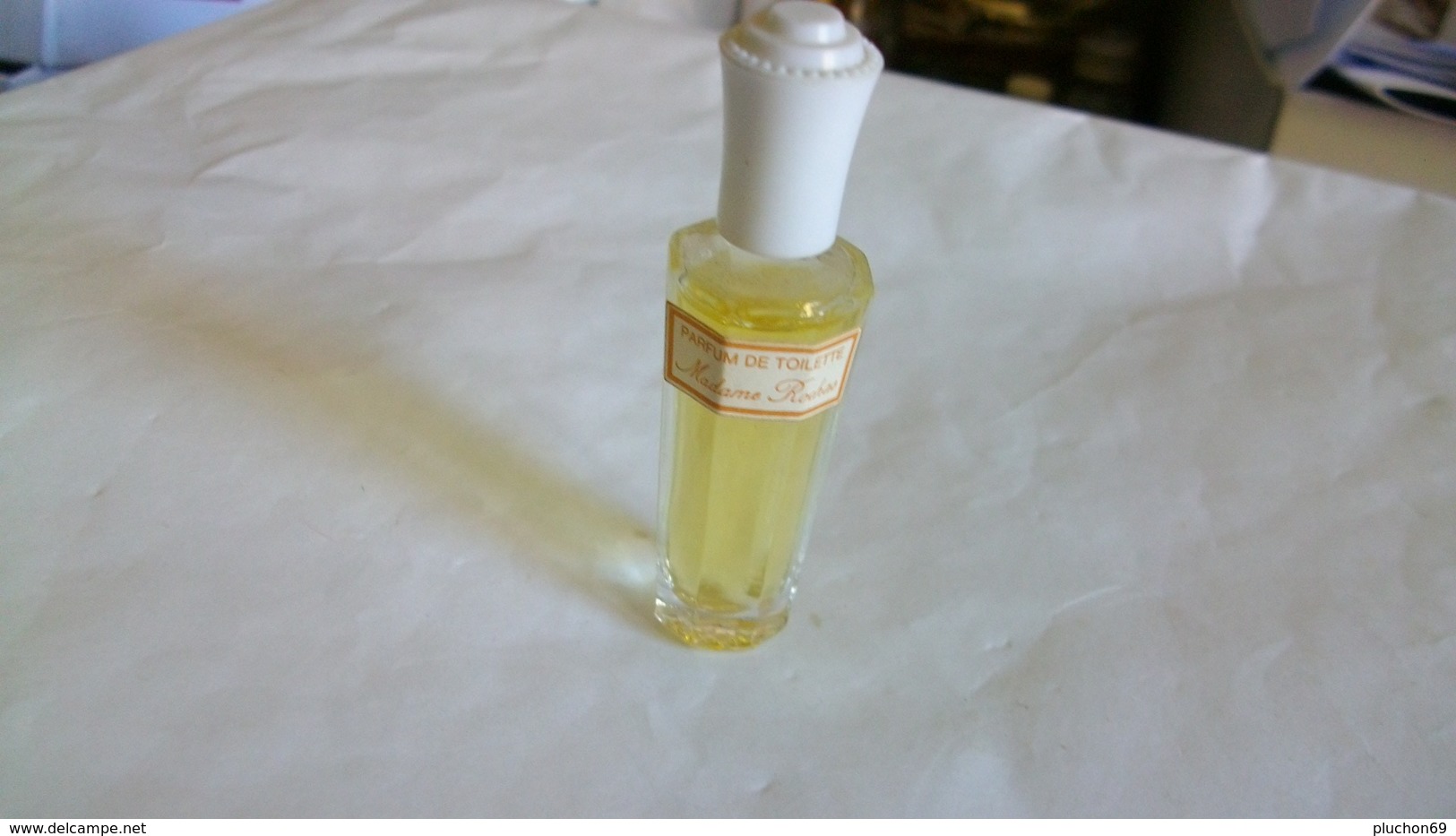 Miniature De Parfum  Rochas  "  Madame Rochas  "  Bouchon Blanc Et Etiquette - Miniaturas Mujer (sin Caja)