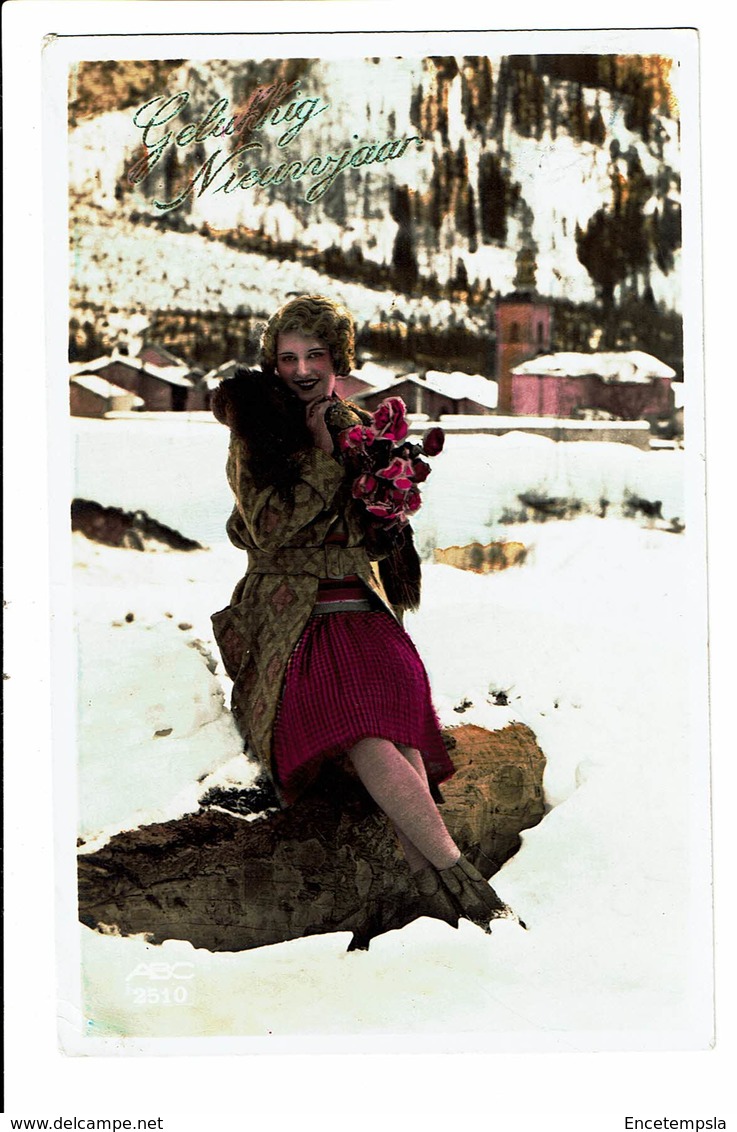 CPA - Carte Postale-Pays Bas- Gelukkig Nieuwjaar - Une Jeune Femme Dans Un Paysage Enneigé 1932-VM4592 - Nieuwjaar