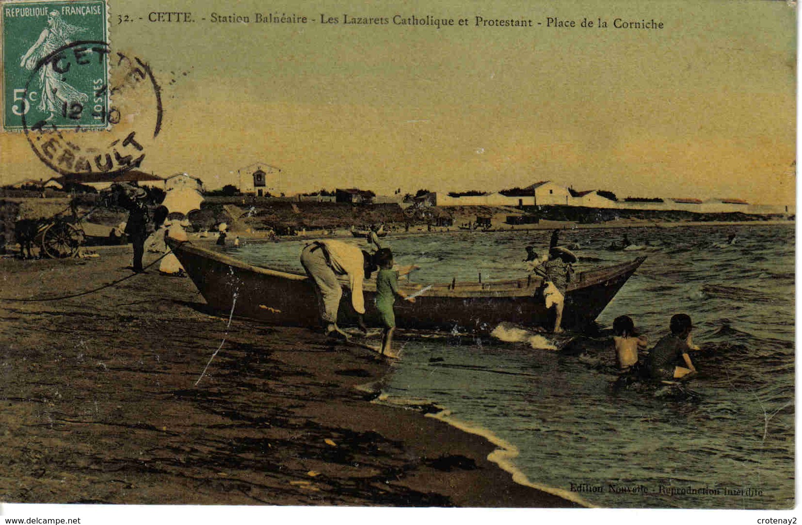 34 Cette Sète N°32 Station Balnéaire Les Lazarets Catholique Et Protestant Bateau Barque Femme Ombrelle Enfants - Sete (Cette)