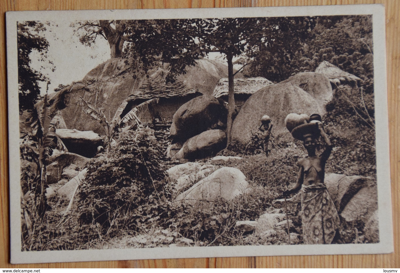 Dassa-Zoumé - Type D'habitation Construite Dans La Montagne - Animée - Bénin / Dahomey - (n°15334) - Benin