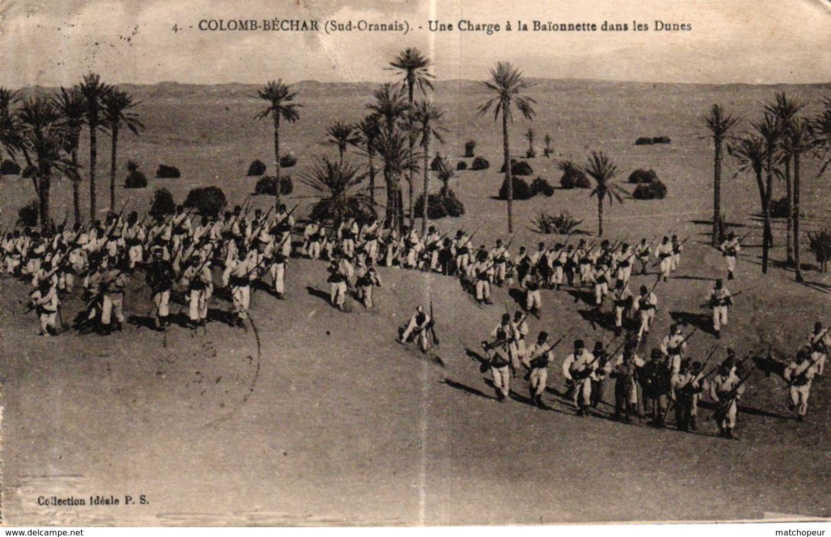 ALGERIE - COLOMB BECHAR SUD ORANAIS UNE CHARGE A LA BAIONNETTE DANS LES DUNES - Bechar (Colomb Béchar)