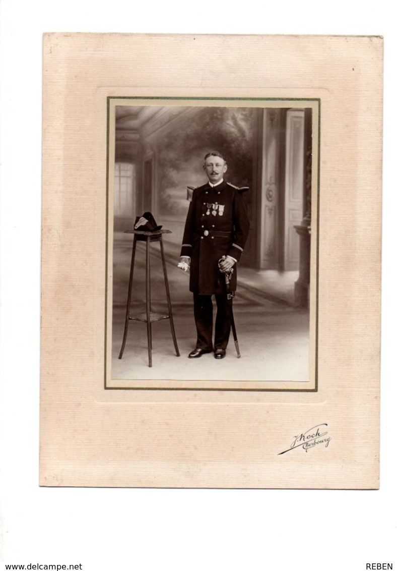 Réf. 196 - Photo G.F - Militaire Médaillé En Studio - (50) Cherbourg - Personnes Anonymes