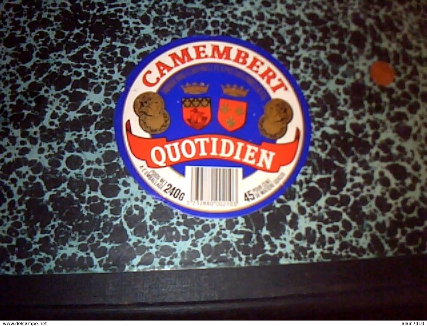 Etiquette  Anciennes De Fromage  Camembert "  Quotidien "  Fabriqué  Dans Le Cher - Fromage