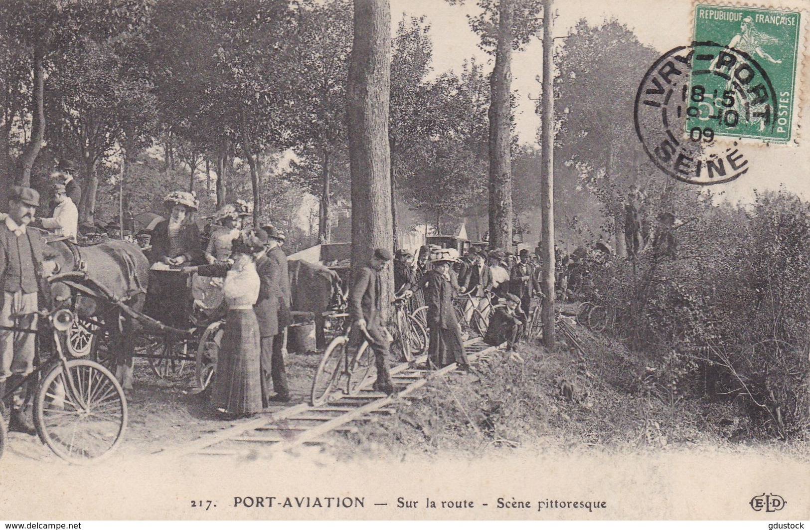 Port-Aviation - Sur La Route - Scènes Pittoresque - Autres & Non Classés