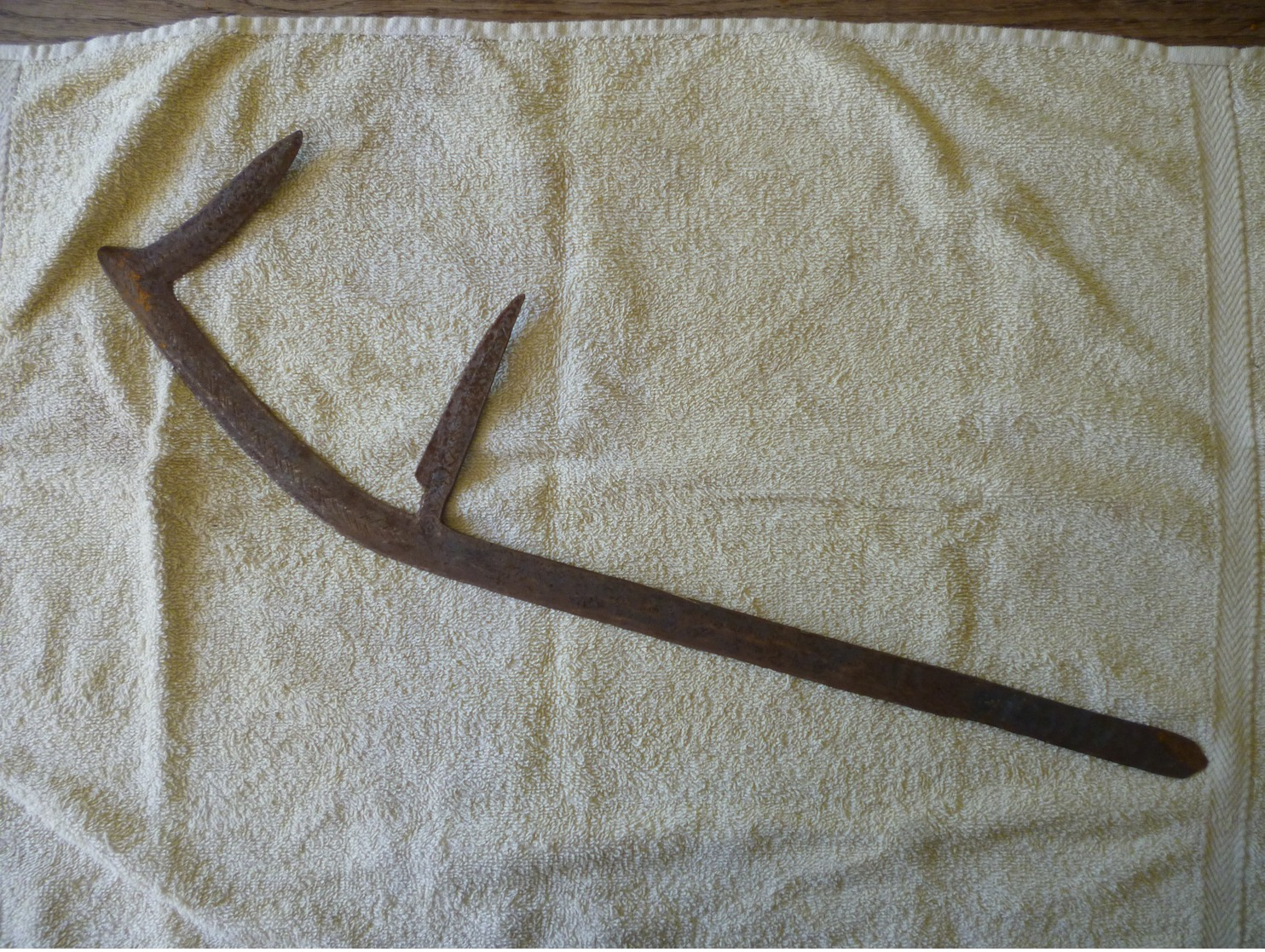 Couteau De Jet , Provenant De Laka Au Tchad , Acier Forgé , Trés Acérée , Longueur 59 Cm , Largeur 14 Cm - Blankwaffen