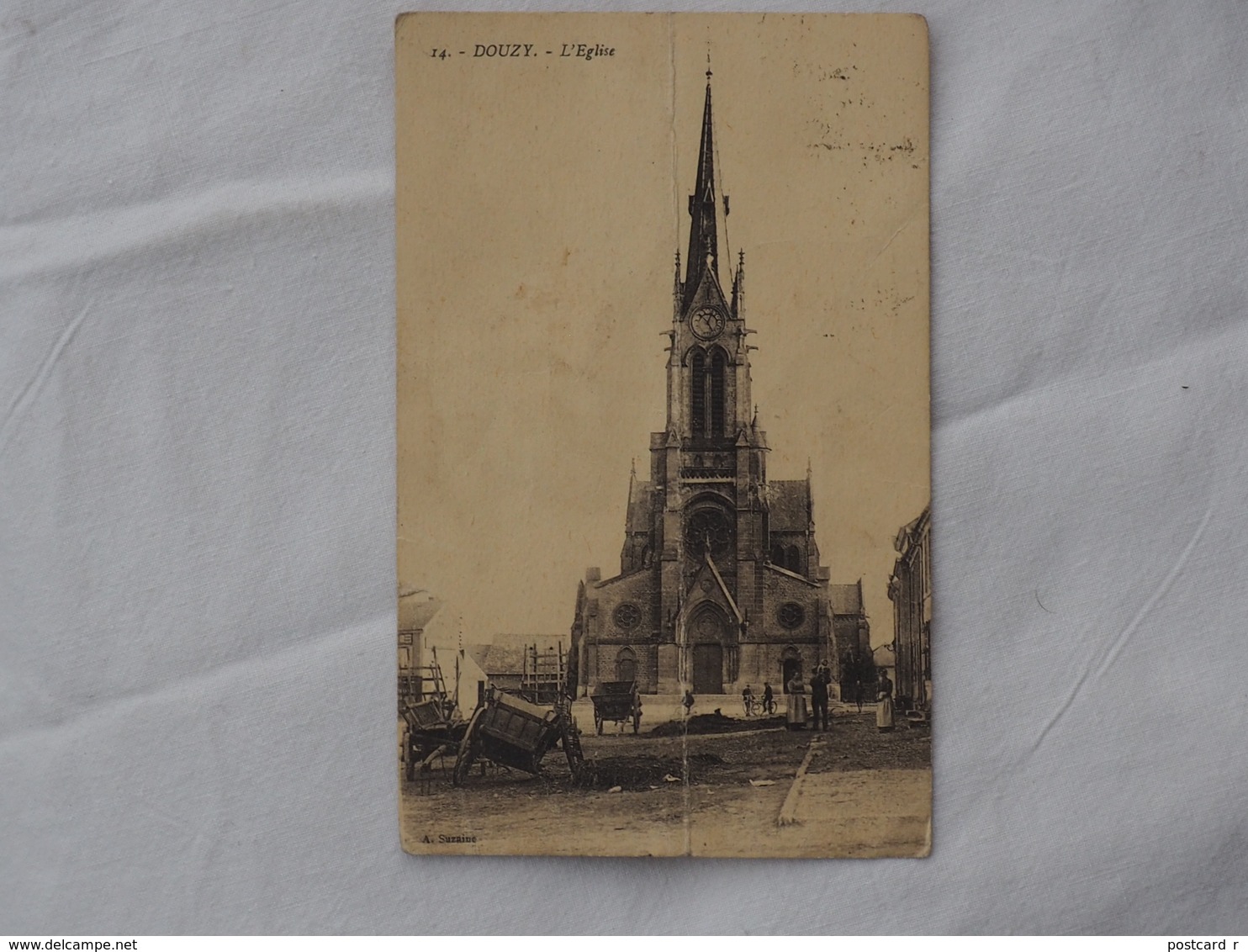 France DOUZY -- L'Eglise Stamp    A 198 - Sonstige & Ohne Zuordnung