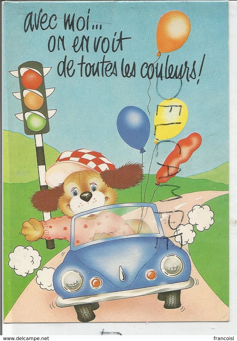 Petit Chien Au Volant, Ballons Et Feu Tricolore: "Avec Moi, On En Voit De Toutes Les Couleurs!" - Animaux Habillés