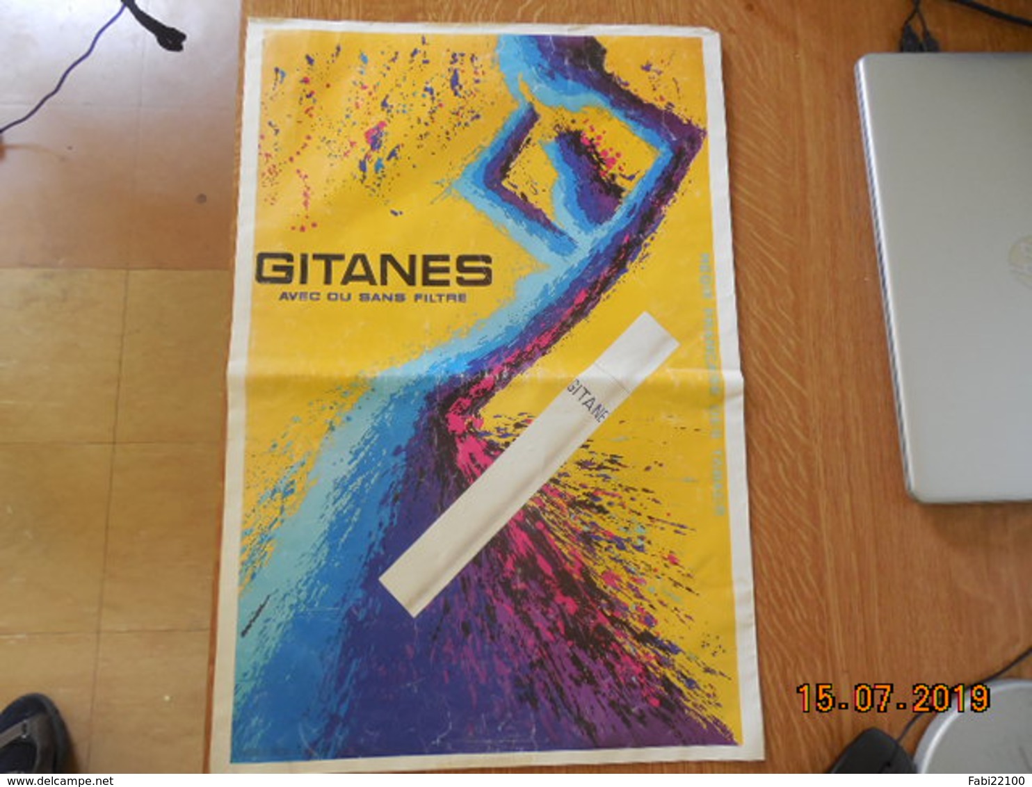 Affiche Publicitaire Pour Les Cigarettes Gitanes - Objets Publicitaires