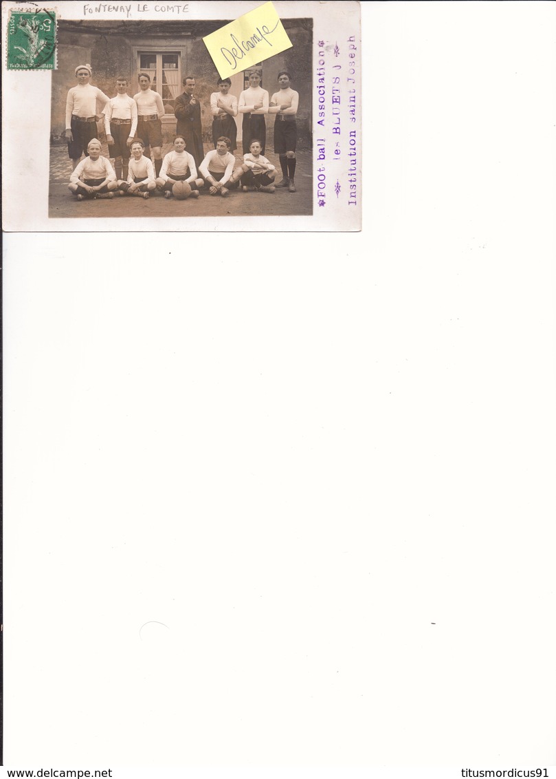 Rare Cette Carte Photo De FONTENAY Le COMTE - Football Association "les Bluets" - Fontenay Le Comte