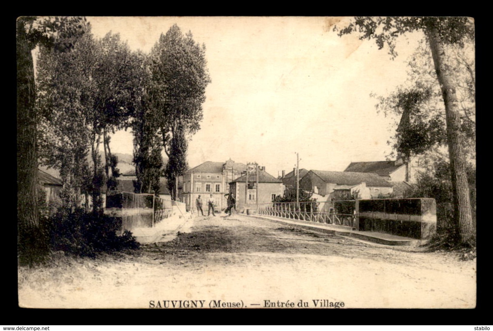 55 - SAUVIGNY - ENTREE DU VILLAGE - SANS EDITEUR - Autres & Non Classés