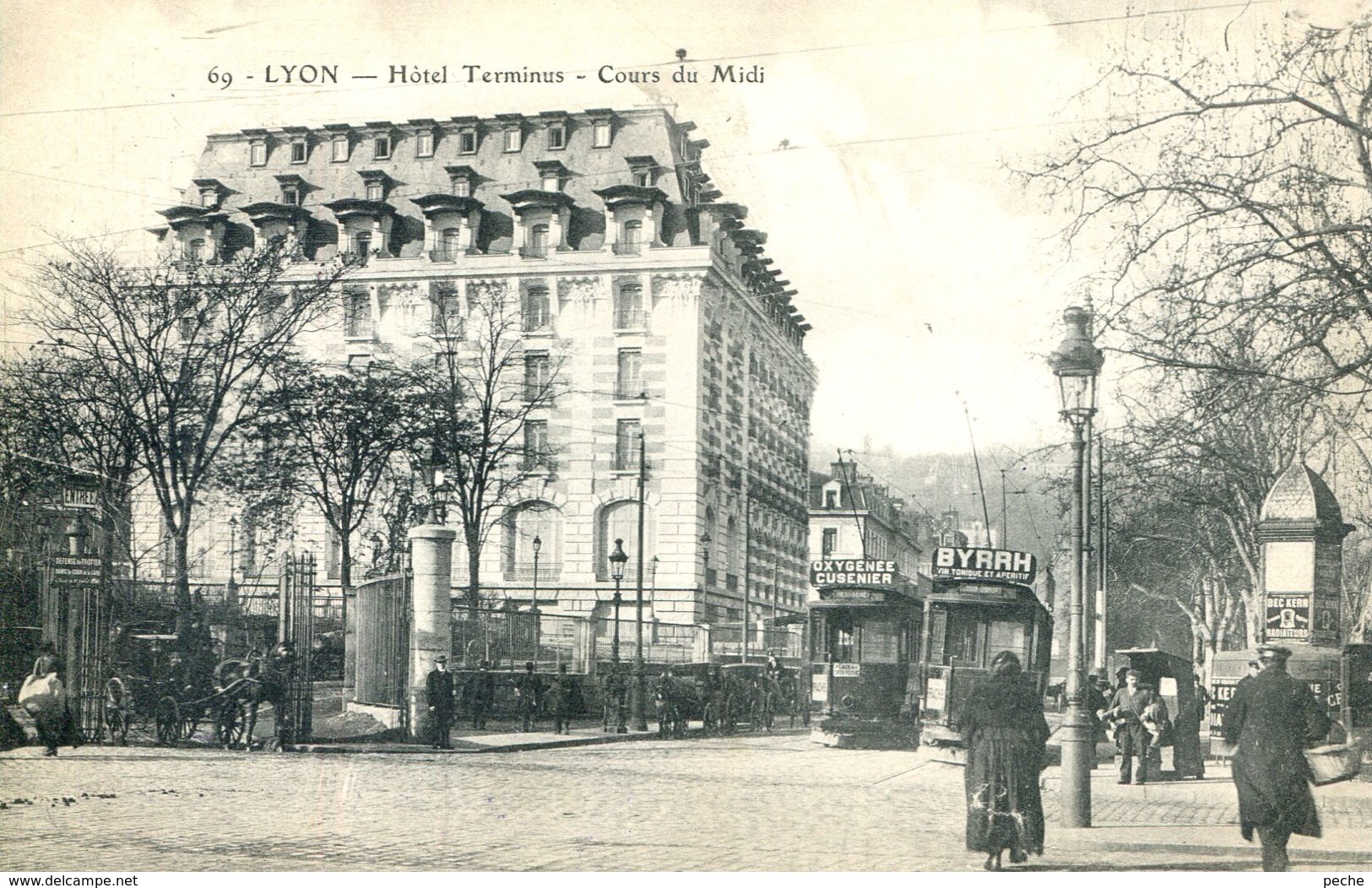 N°74181 -cpa Lyon -hôtel Terminus - Tramways- - Tramways