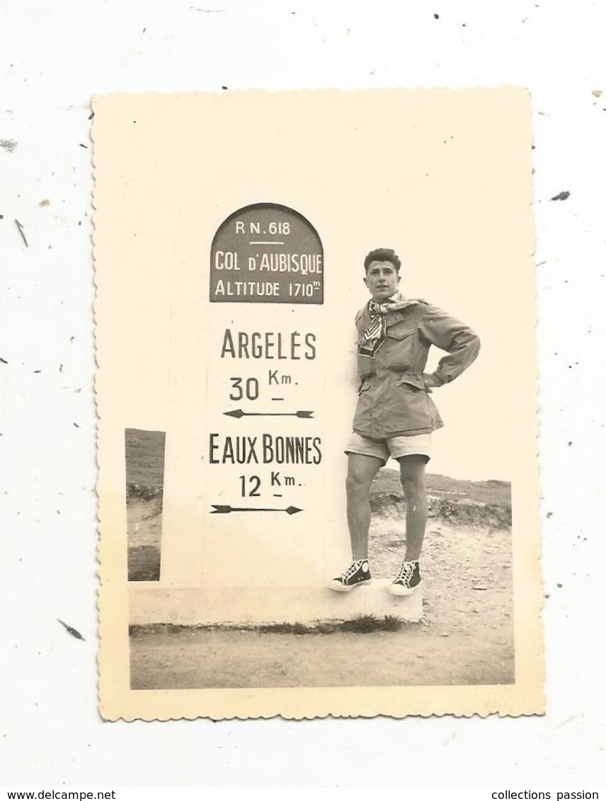 Photographie  ,  1952,  COL D'AUBISQUE ,altitude : 1710 M., Borne RN 618,  90 X 65 Mm - Lieux