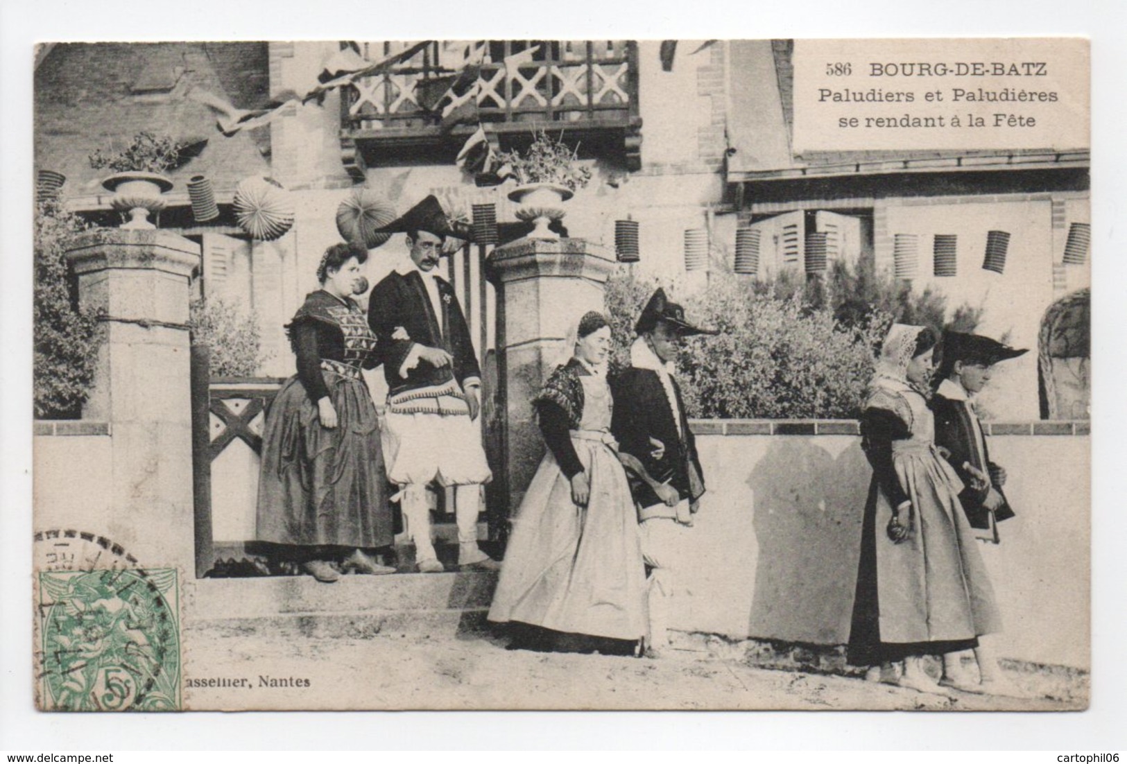 - CPA BOURG-DE-BATZ (44) - Paludiers Et Paludières Se Rendant à La Fête (belle Animation) - Photo Vassellier 586 - - Batz-sur-Mer (Bourg De B.)