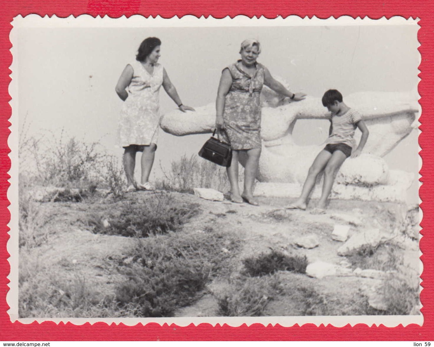 245166 / TWO WOMEN AND LITTLE GIRL , Vintage Original Photo , Bulgaria Bulgarie - Personnes Anonymes