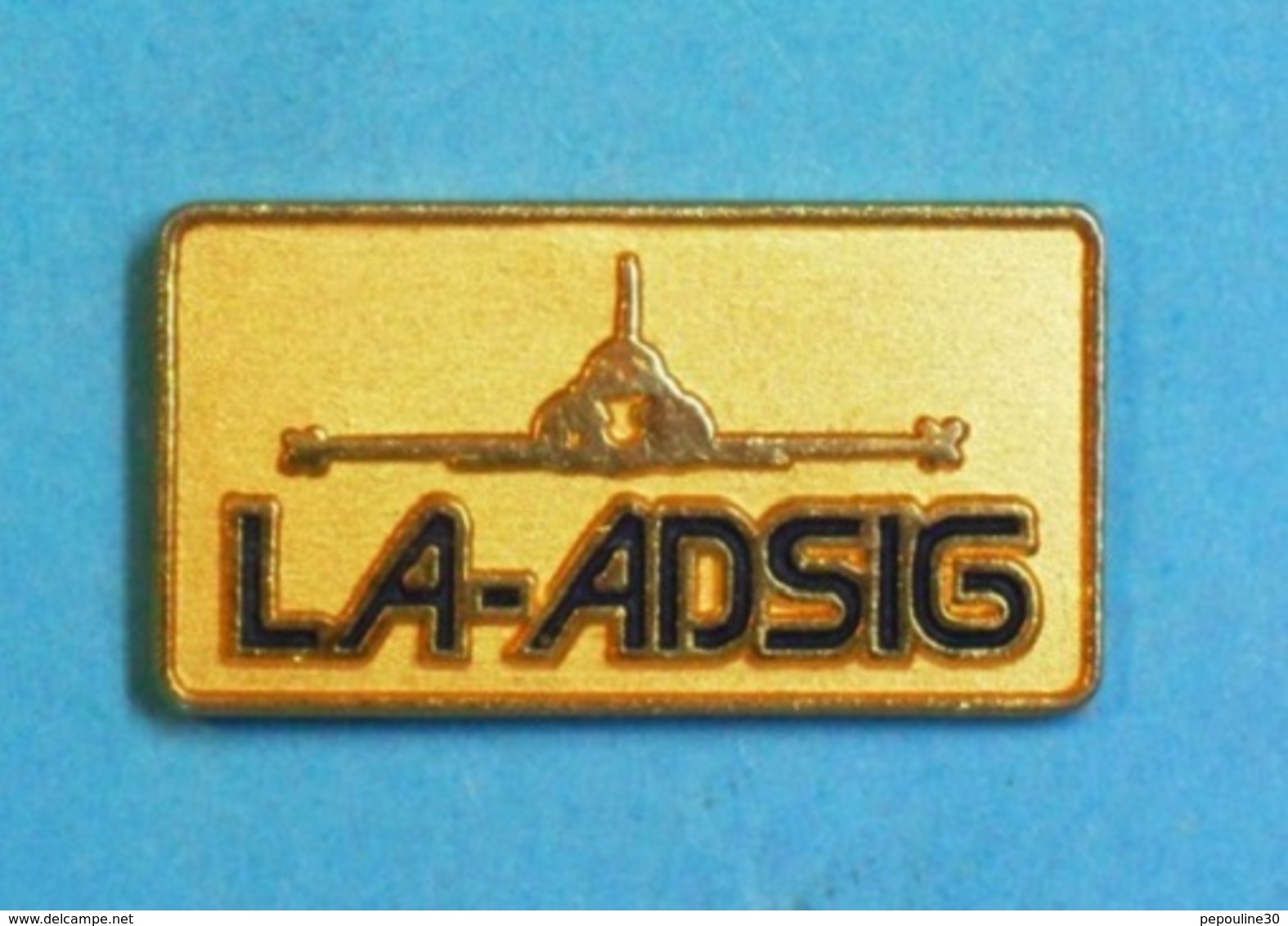 1 PIN'S  //   ** LA-ADSIG / CALIFORNIE ** - Airplanes