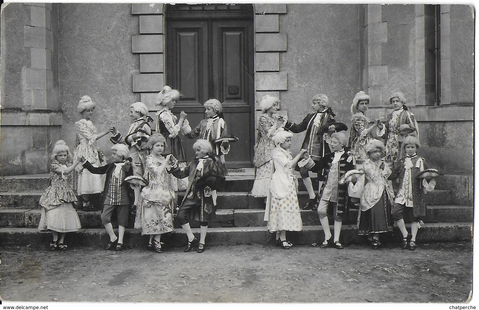 COSNE-SUR-LOIRE 58 NIÈVRE CARTE PHOTO FÊTE SCOLAIRE ?? CARNAVAL ?? DÉGUISEMENT MARQUIS MARQUISE ?? 19 AVRIL 1924 - Cosne Cours Sur Loire