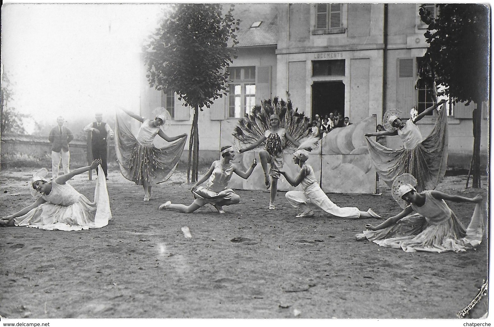 COSNE-SUR-LOIRE 58 NIÈVRE CARTE PHOTO GROUPE FOLKLORIQUE GYMNASTIQUE ?? DANSEUSES DÉGUISEMENT LES PAONS ?? - Cosne Cours Sur Loire