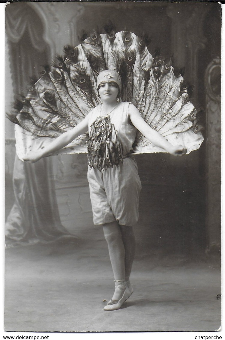 COSNE-SUR-LOIRE 58 NIÈVRE CARTE PHOTO GROUPE FOLKLORIQUE GYMNASTIQUE ?? DANSEUSES DÉGUISEMENT UN PAON ? 31/08/1929 - Cosne Cours Sur Loire