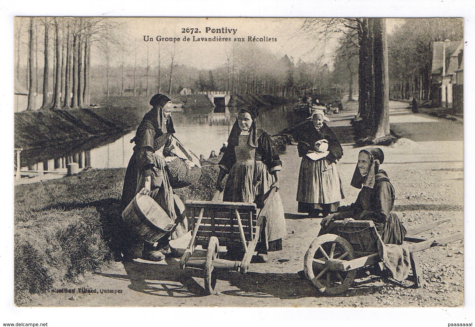 PONTIVY  UN GROUPE DE LAVENDIERES AUX RECOLLETS - Pontivy