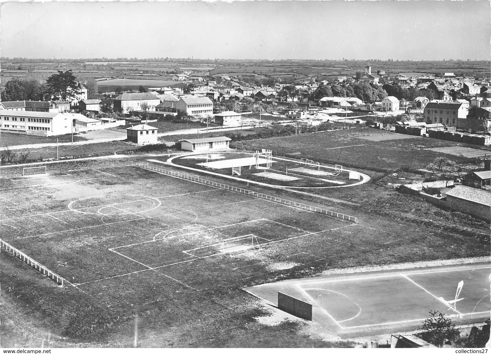 79-CHEF-BOUTONNE- LE STADE VUE DU CIEL - Chef Boutonne