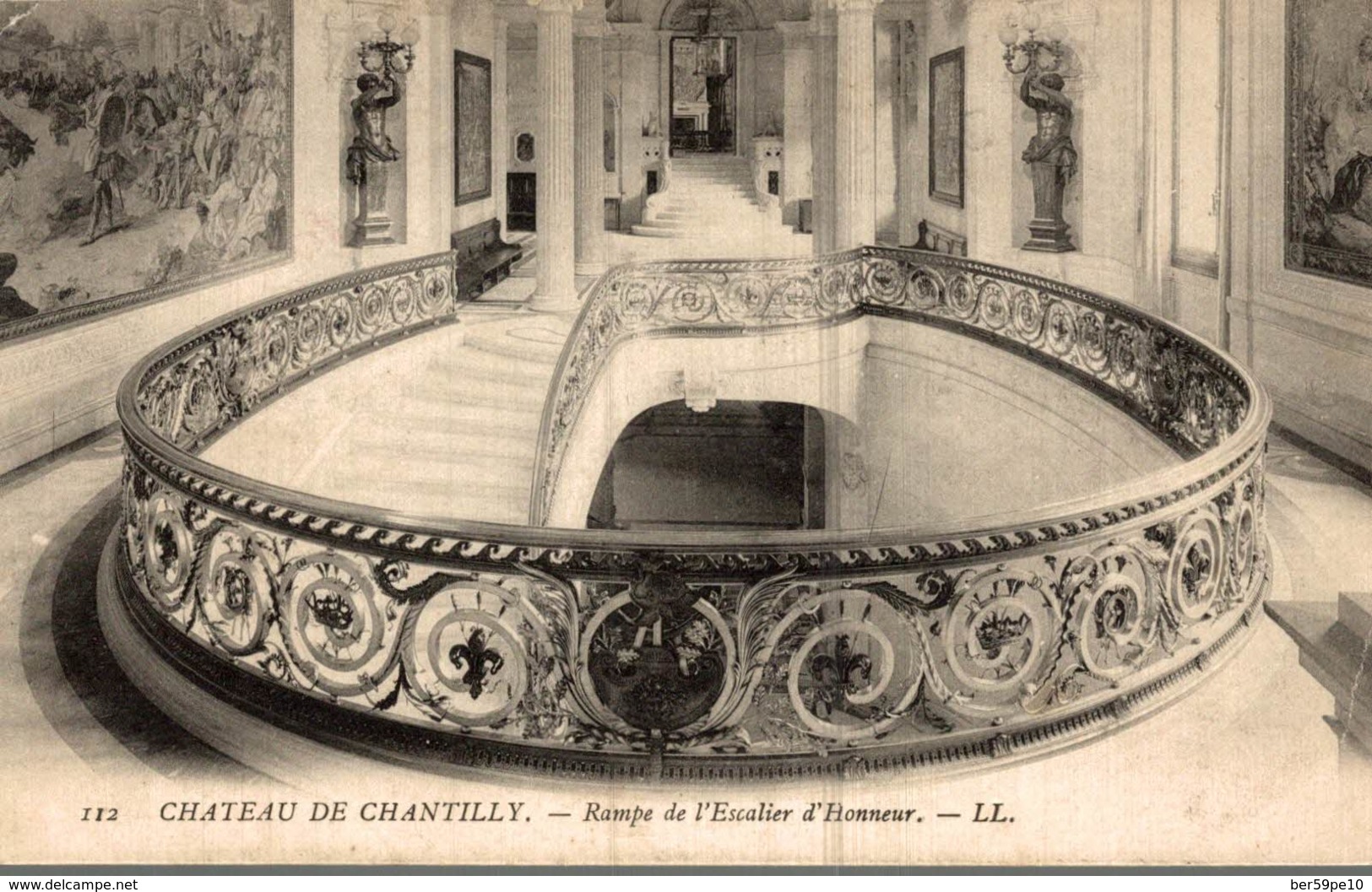 60 CHATEAU DE CHANTILLY  RAMPE DE L'ESCALIER D'HONNEUR - Chantilly