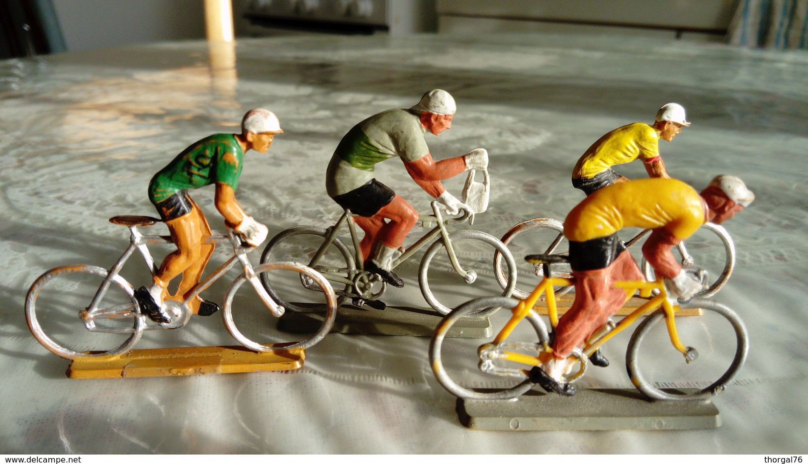 TOUR DE FRANCE D'AUTREFOIS ANCIENNES FIGURINES STARLUX DE CYCLISTES 1950 - Starlux