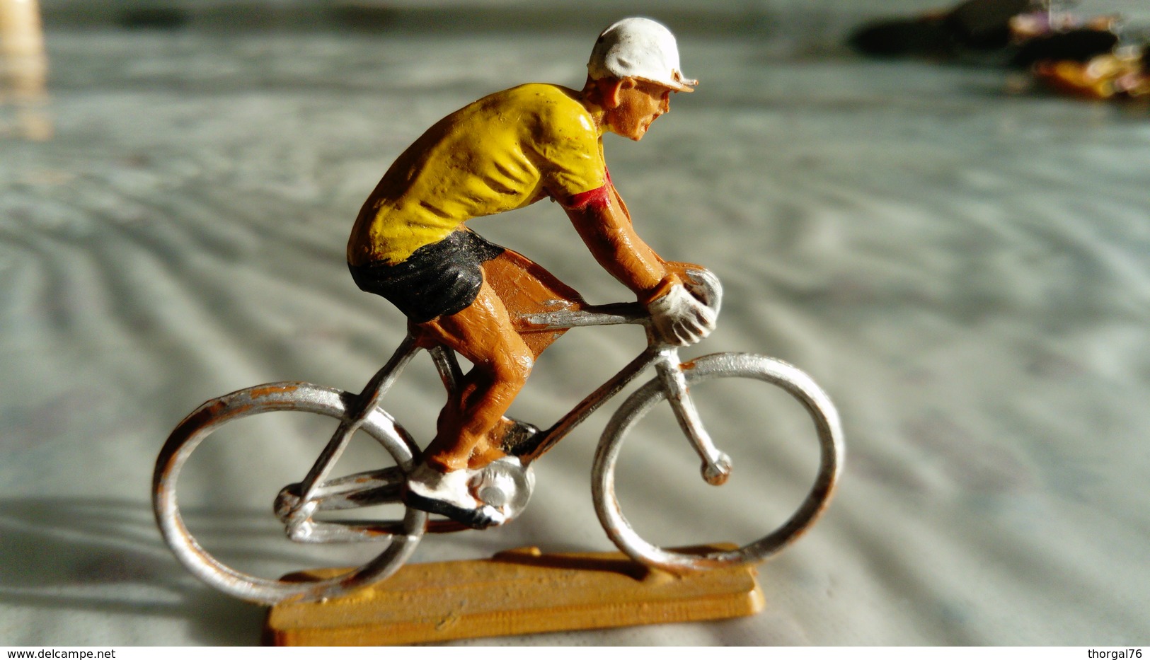 TOUR DE FRANCE D'AUTREFOIS ANCIENNES FIGURINES STARLUX DE CYCLISTES 1950