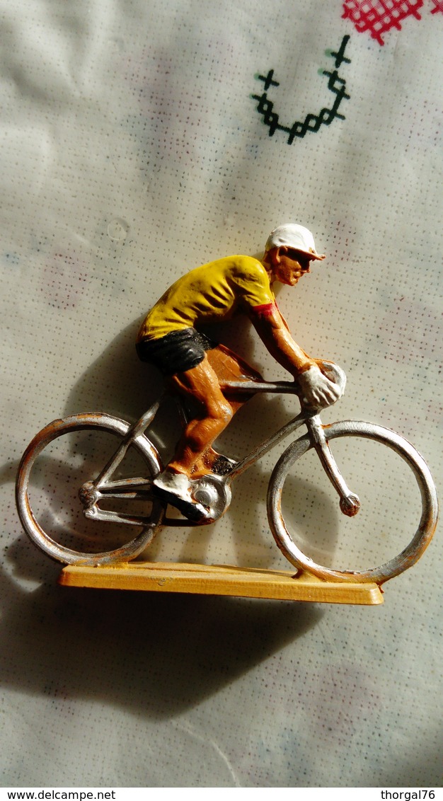 TOUR DE FRANCE D'AUTREFOIS ANCIENNES FIGURINES STARLUX DE CYCLISTES 1950