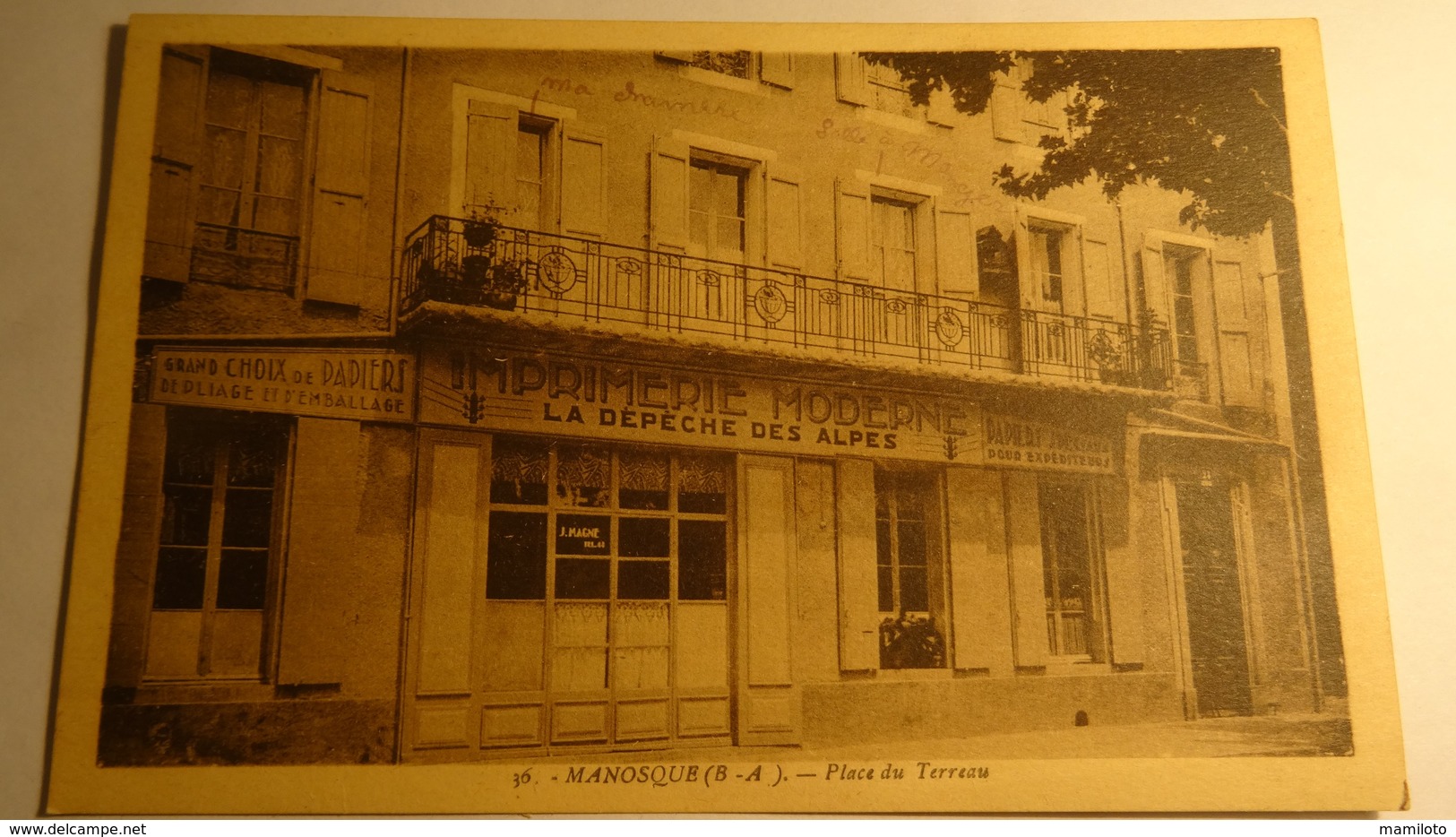 MANOSQUE ( B-A ) Place Du Terreau. ( Imprimerie Moderne LA DEPECHE DES ALPES ) - Manosque