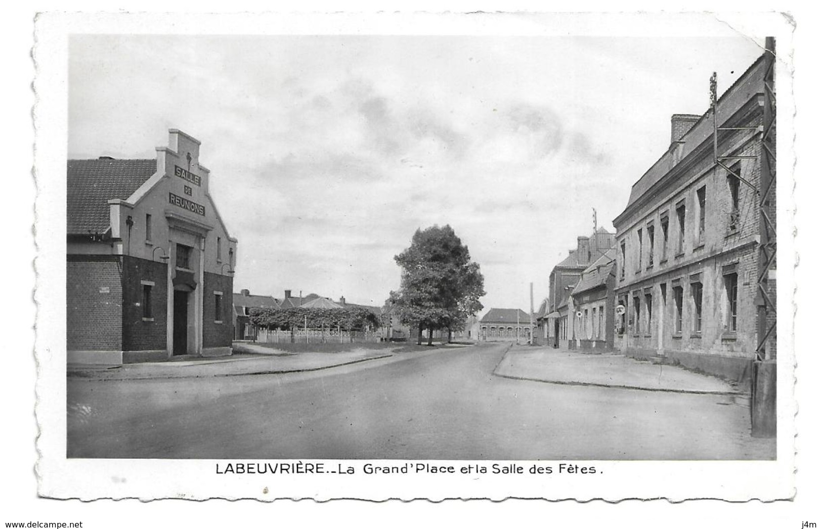 62/ PAS DE CALAIS... LABEUVRIERE: La Grand'Place Et La Salle Des Fêtes - Autres & Non Classés