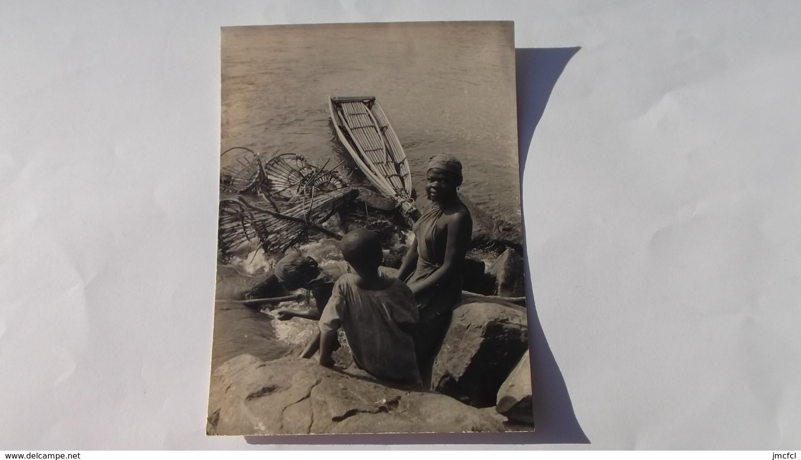 Carte Photo Femme Et Enfant Africain    Nasse Et Bateau - Non Classificati