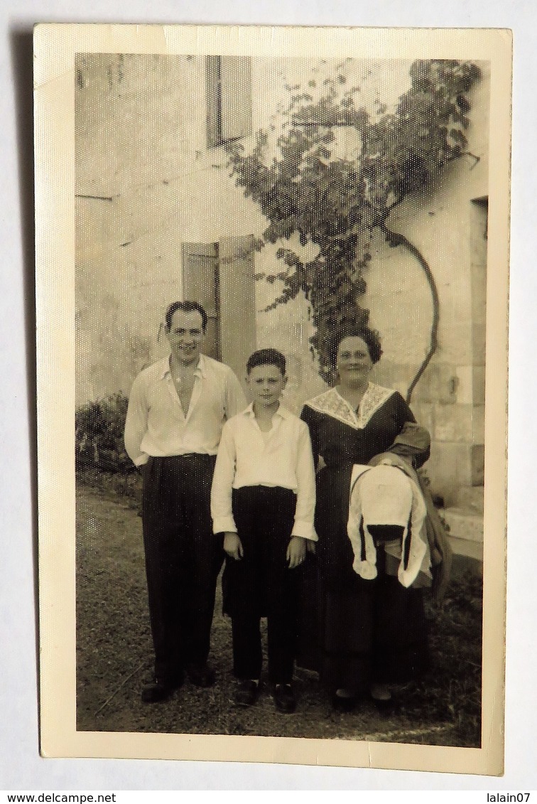 Photographie Format CPA : Trois Personnes, à L'arrière Mention "FELIBREE" Brantome, M. Daudignac Chez M. Jousseaume, - Fotografie