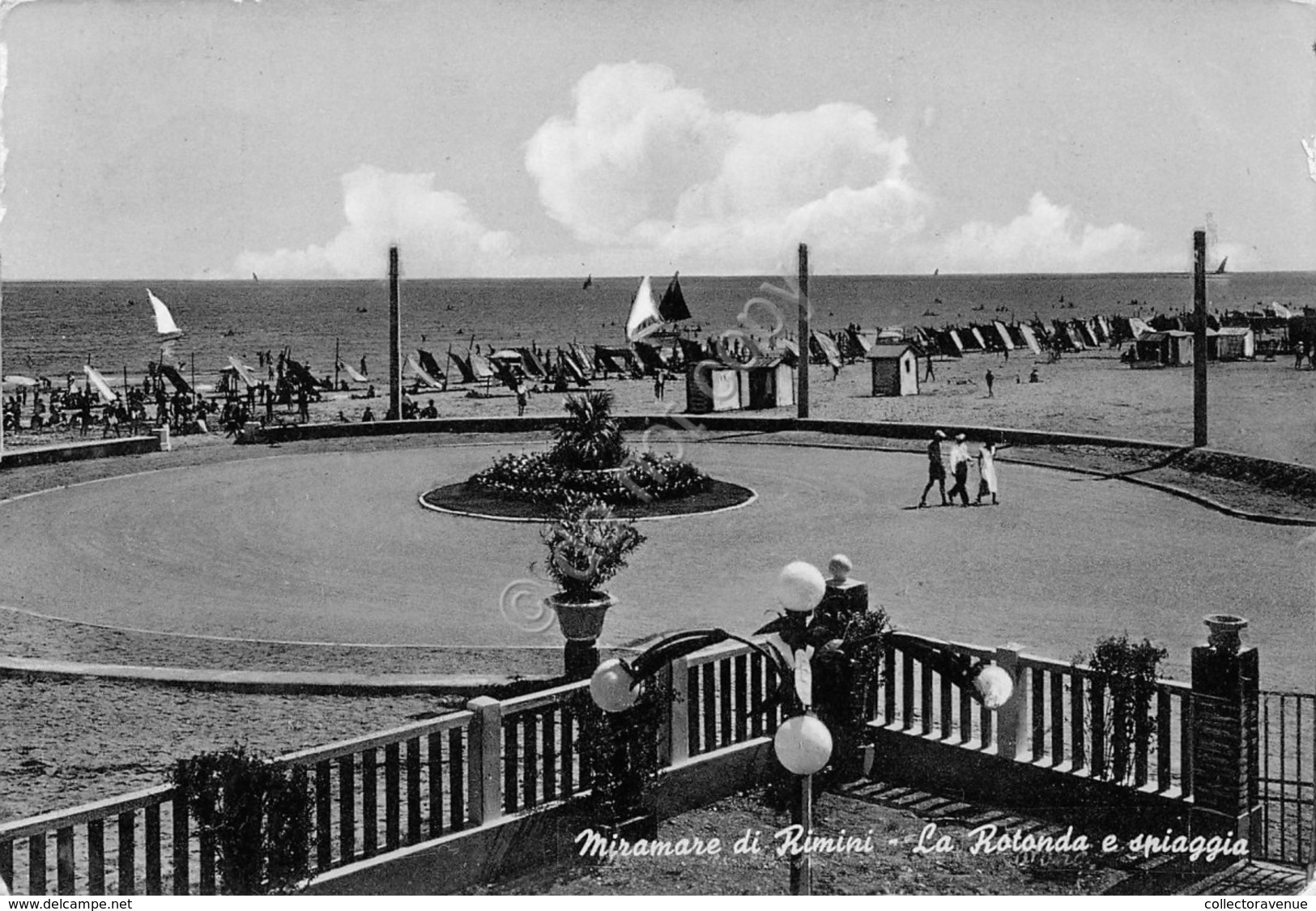 Cartolina Rimini Miramare Rotonda E Spiaggia 1955 - Rimini