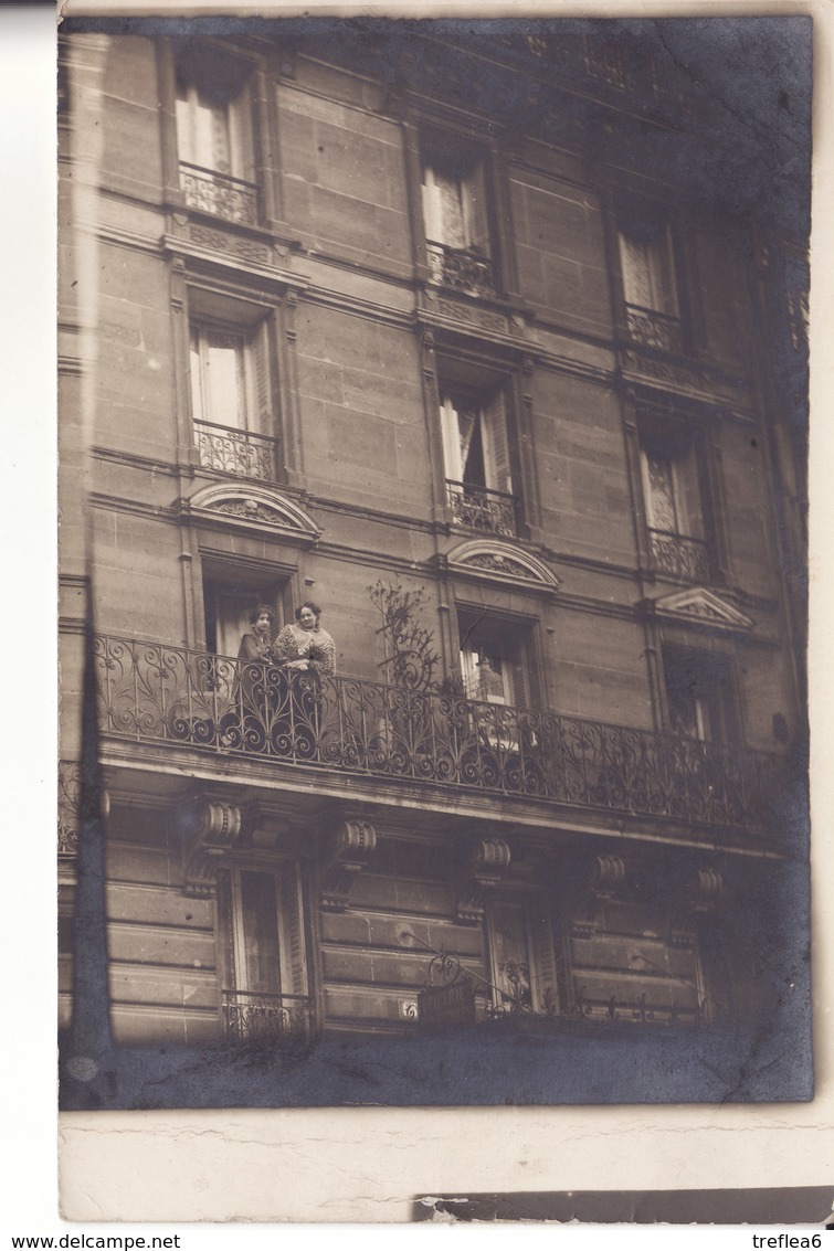 PARIS- Carte-photo Du 68, Rue Monge à Paris 5ème Avec Mme P. Cartelier Au Balcon  - - Arrondissement: 05