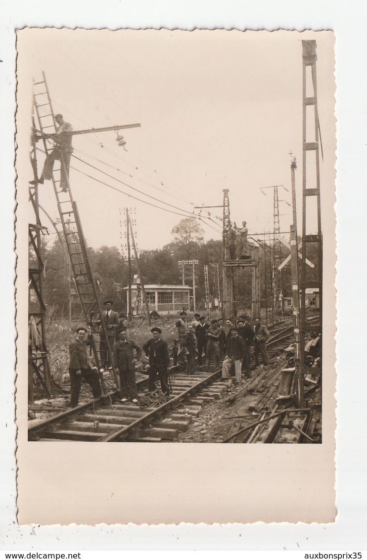 CHEMINOTS AU TRAVAIL SUR LA VOIE FERREE - Andere & Zonder Classificatie