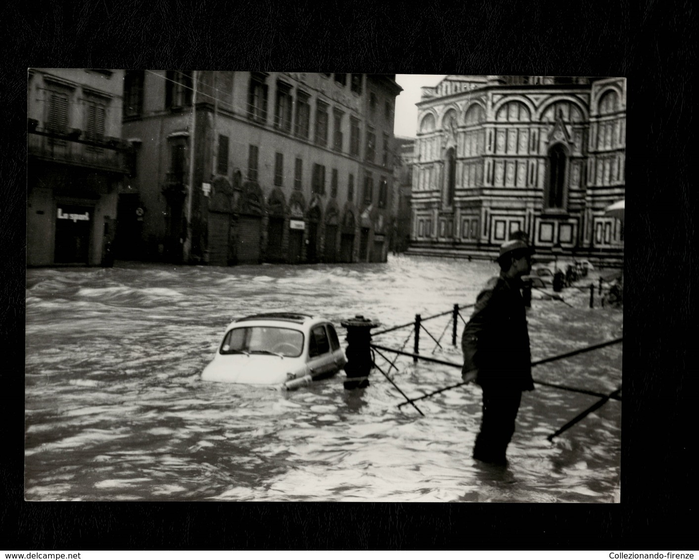 Foto Originale Alluvione Di Firenze 4 Novembre 1966 - Firenze Piazza Duomo - Luoghi