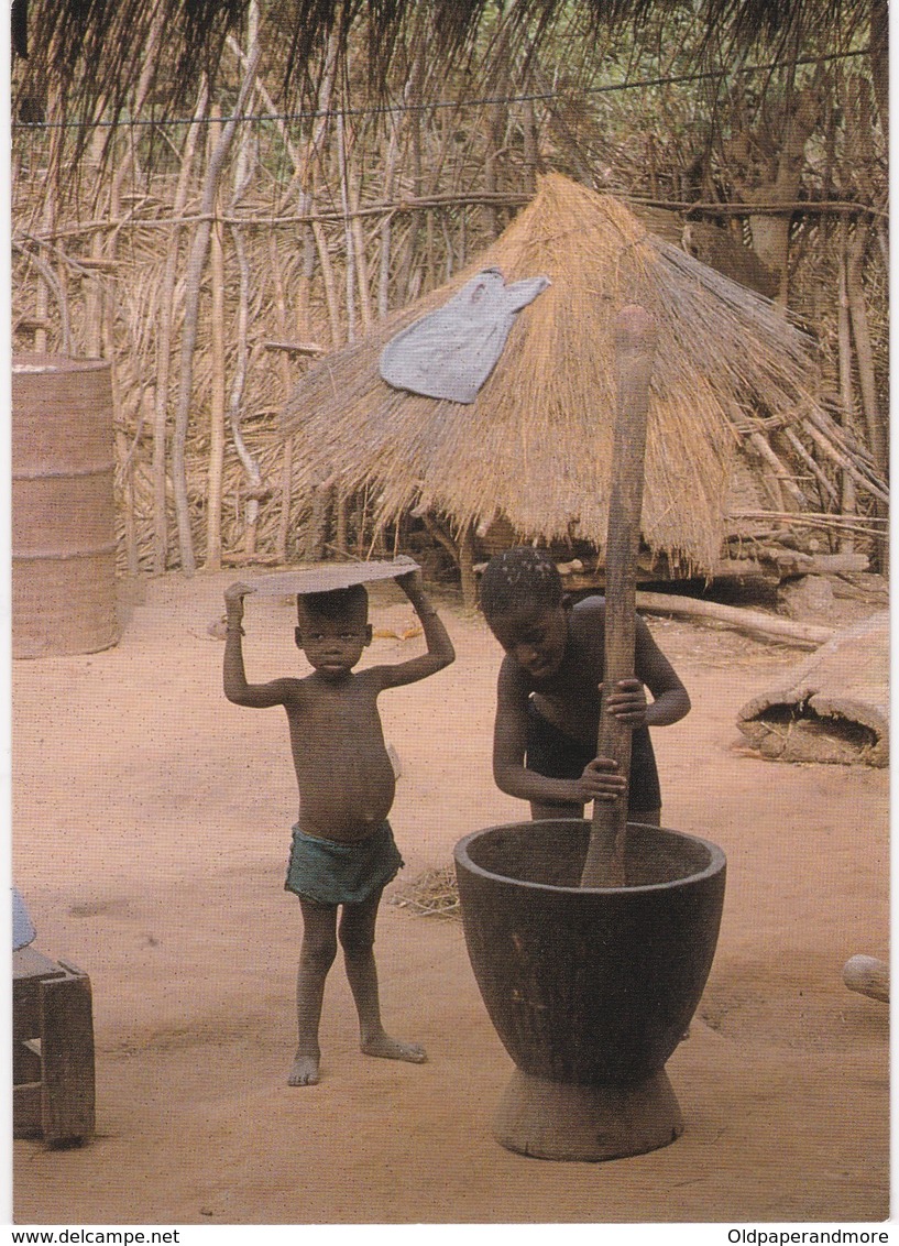 POSTCARD PORTUGAL - PORTUGUESE GUINEA - GUINÉ BISSAU - COSTUMES - CHILDRENS - ETHNIC - Guinea-Bissau