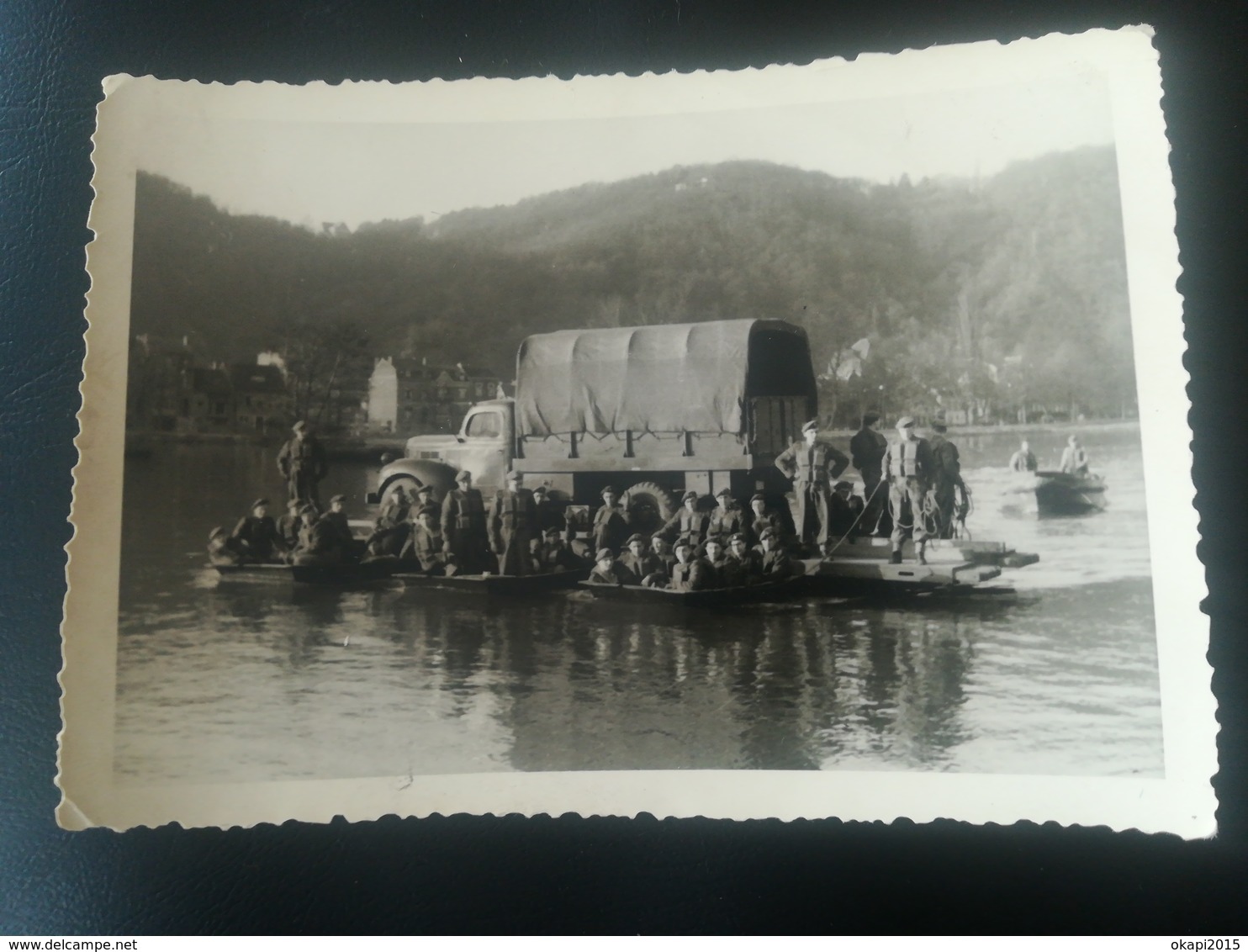 CAMION TRANSPORTÉ SUR UN RADEAU PAR DES MILITAIRES JAMBES NAMUR WALLONIE BELGIQUE LOT 6  PHOTOS  + 1 CARTE - PHOTO - Guerra, Militari