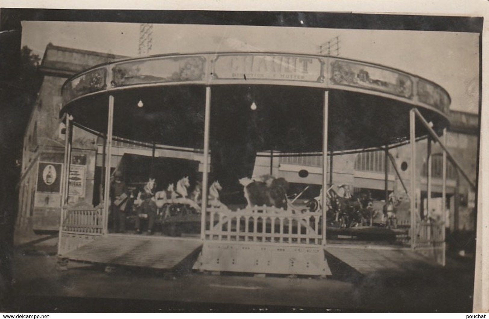 12) MONTBAZENS (AVEYRON) CARTE PHOTO - FETE FORAINE - MANEGE - CHAHUT DIRECTION F. MUTTER - CHEVAUX DE BOIS  - 2 SCANS) - Montbazens