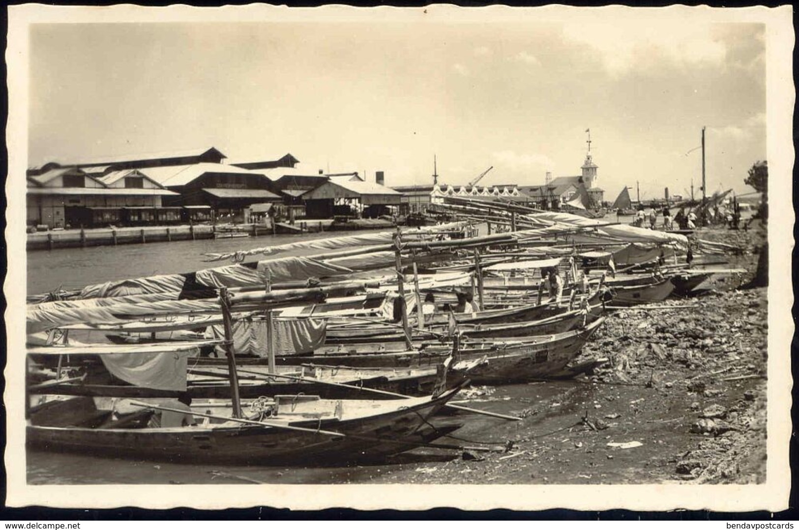 Indonesia, JAVA SOERABAIA, Oedjoeng, Landing Place Madurese Proas (1930s) RPPC - Indonesië