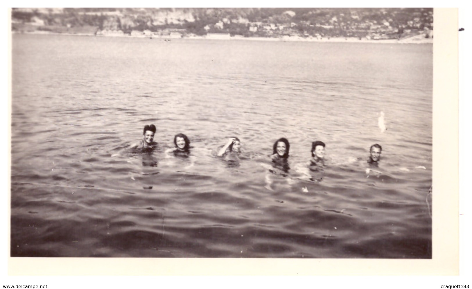 PASSABLE  JEUNES GENS SE BAIGNENT DANS LA GRANDE BLEUE !  Juillet 1945  ALPES MARITIMES - Lieux