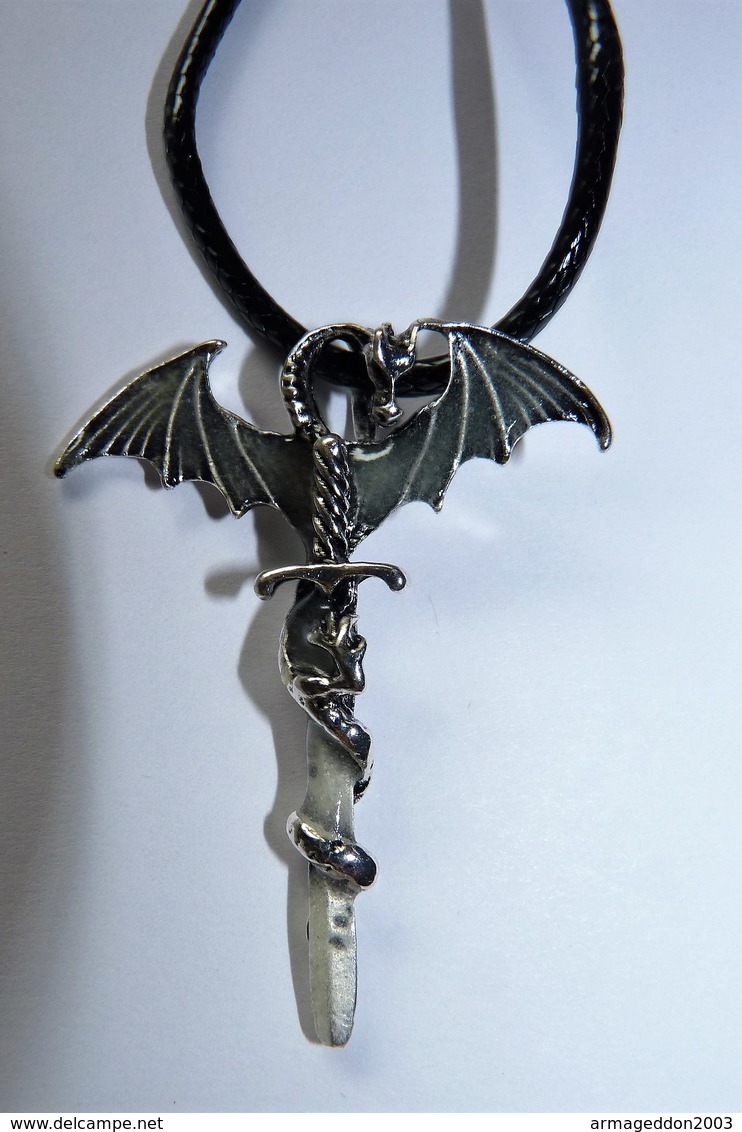 SUPERBE COLLIER ET PENDENTIF DRAGON ET ÉPÉE    // NEUVE - Pendentifs