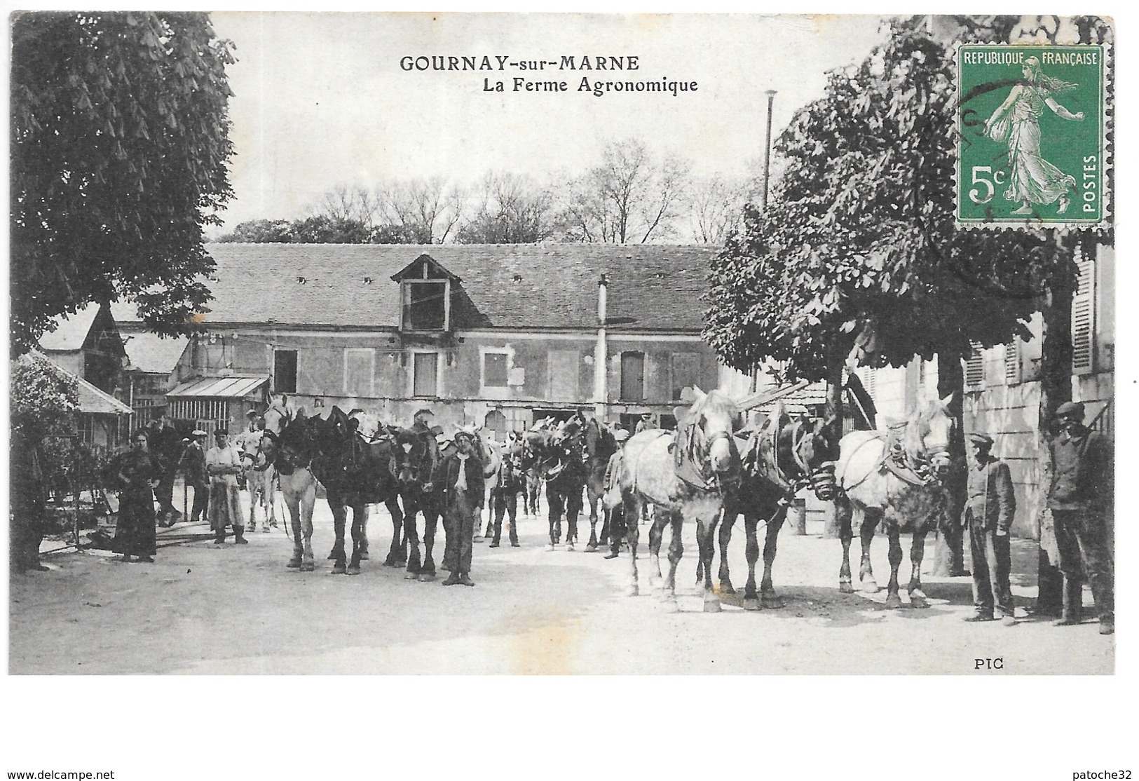 Gournay-sur-Marne....la Ferme Agronomique...(la Cour)...chevaux...animée..1914.. - Fermes
