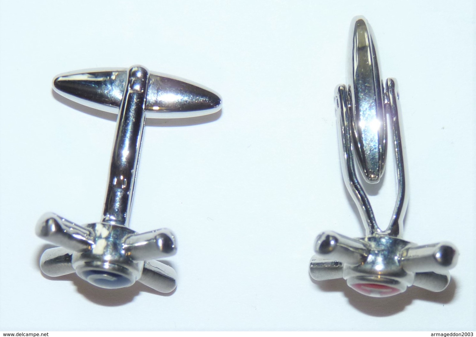 BELLE PAIRE DE BOUTONS DE MANCHETTE ARGENTE  CROIX CH OU PEUT ETRE EN FORME DE ROBINET ETAT NEUF - Cuff Links & Studs