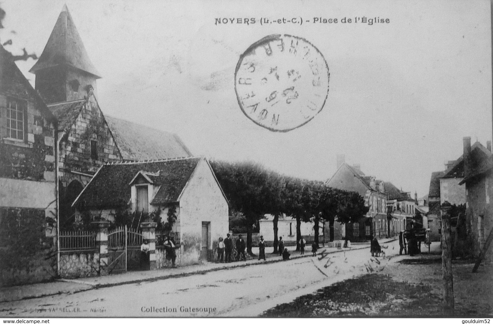 Place De L'église - Noyers Sur Cher